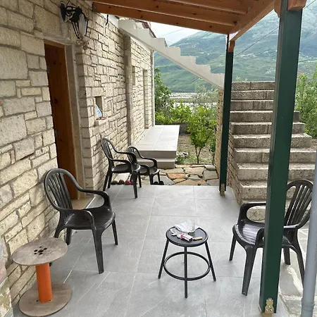 Traditional Stone House With A View Of The River And The Mountain شقة