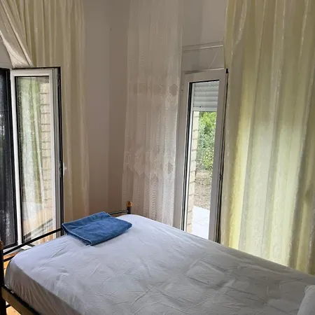 Appartement Traditional Stone House With A View Of The River And The Mountain Tepelene